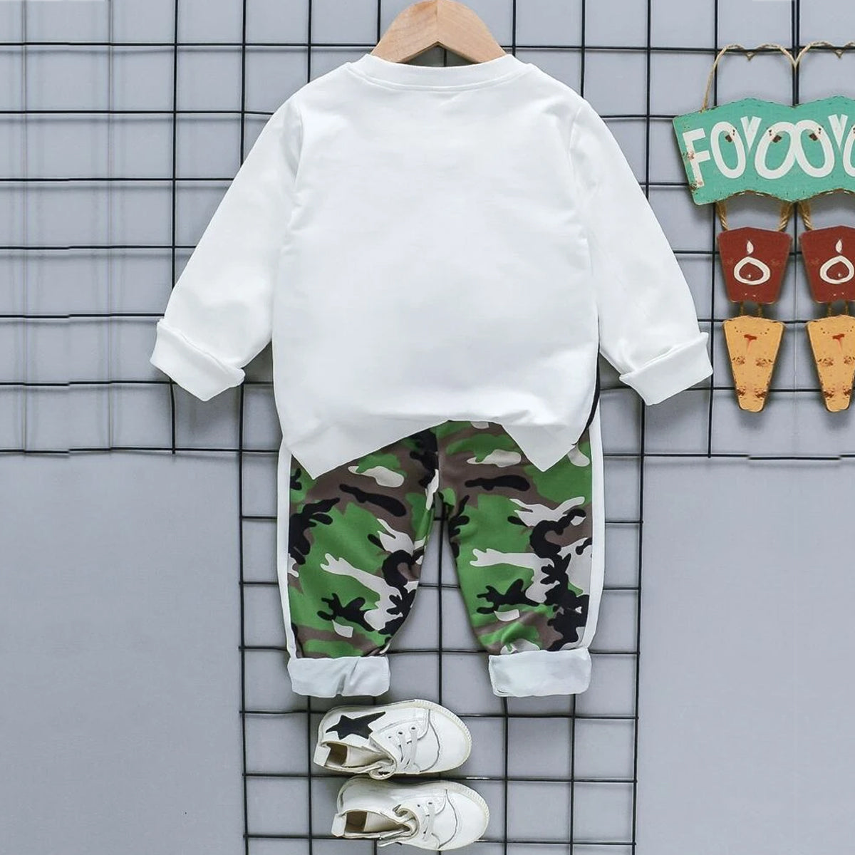 Venutaloza Stylish Baby Set Black Graphic Print & Colorblock Multicolor (Combo Pack Of 2) T-Shirt & Pants.